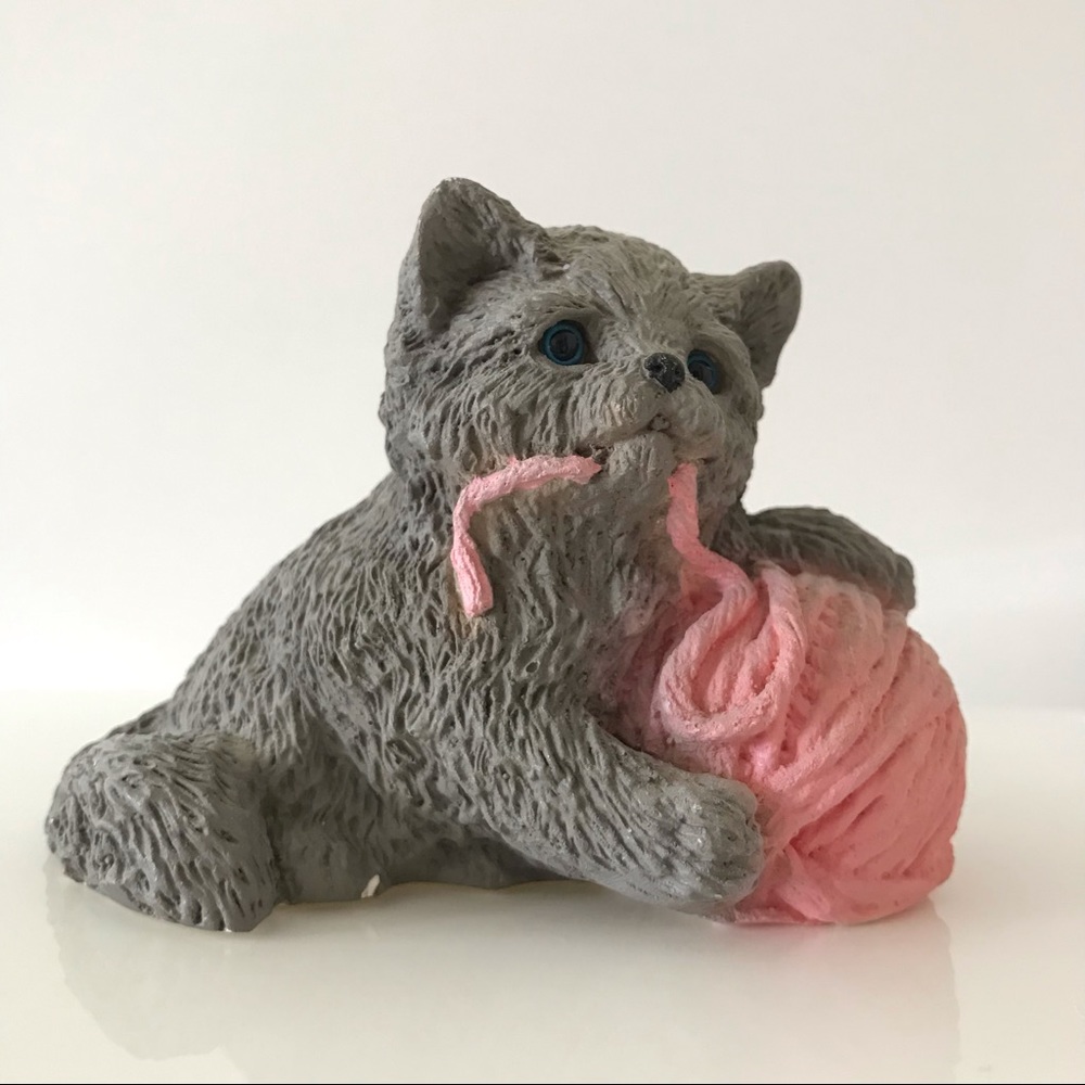Vintage 1988 UDC Stone Critters Grey Cat w/ Pink Yarn Ball Figurine